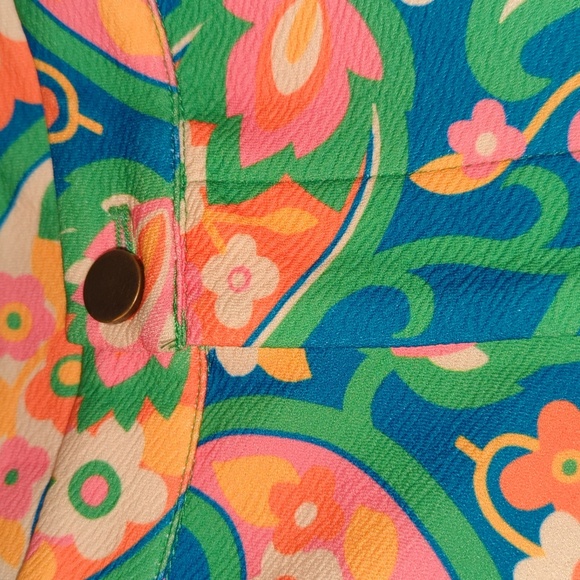 Boho bell bottoms in mod paisley print. Size Large - Picture 8 of 8